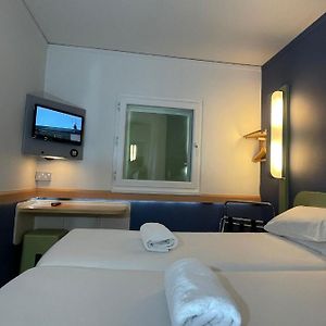 Habitación Adaptada para Personas de Movilidad Reducida con 2 Camas Individuales